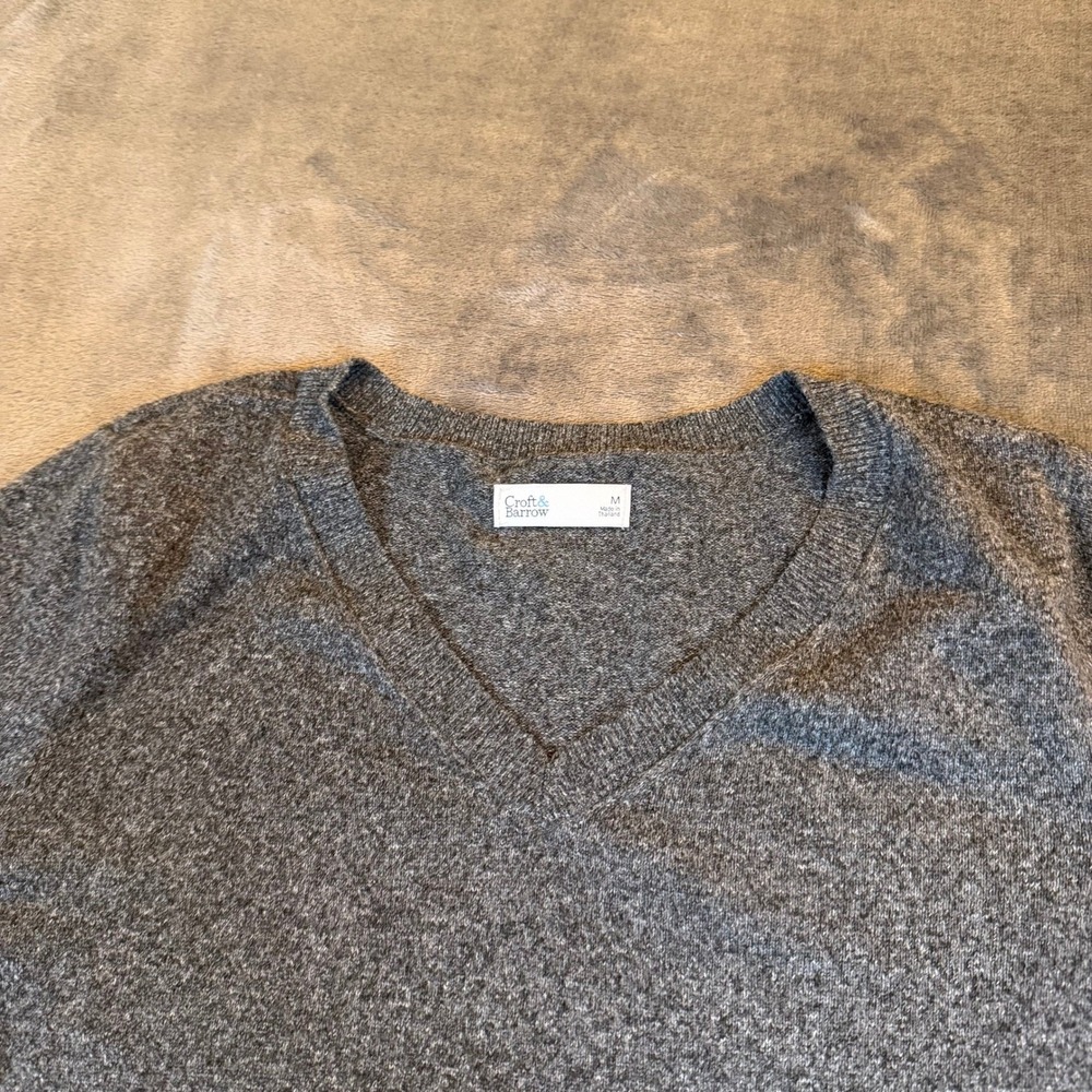 Croft & Barrow V Neck Sweater Mens Medium Gray Soft Knit Pullover